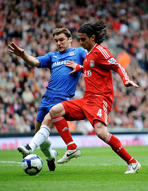 中扮演防守 中扮演防守