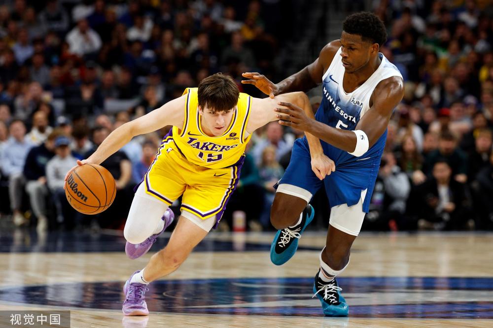 的表现而更 的表现而更